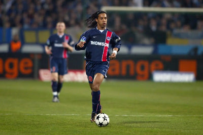 Scopri la maglia del Paris Saint-Germain per la stagione 2002-2003