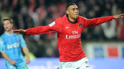 Scopri la maglia del Paris Saint-Germain per la stagione 2010-2011, la stagione dell'anniversario