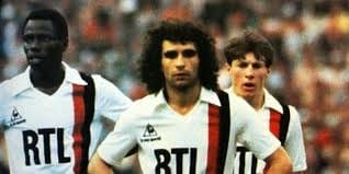 Scopri la mitica maglia del Paris Saint-Germain 1981-1982