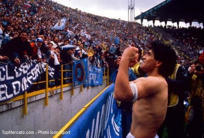 Vi facciamo scoprire la storia di Diego Maradona con la maglia Napes 
