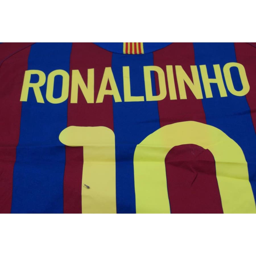 Maillot de football rétro domicile FC Barcelone N°10 RONALDINHO 2005-2006 - Nike - Barcelone